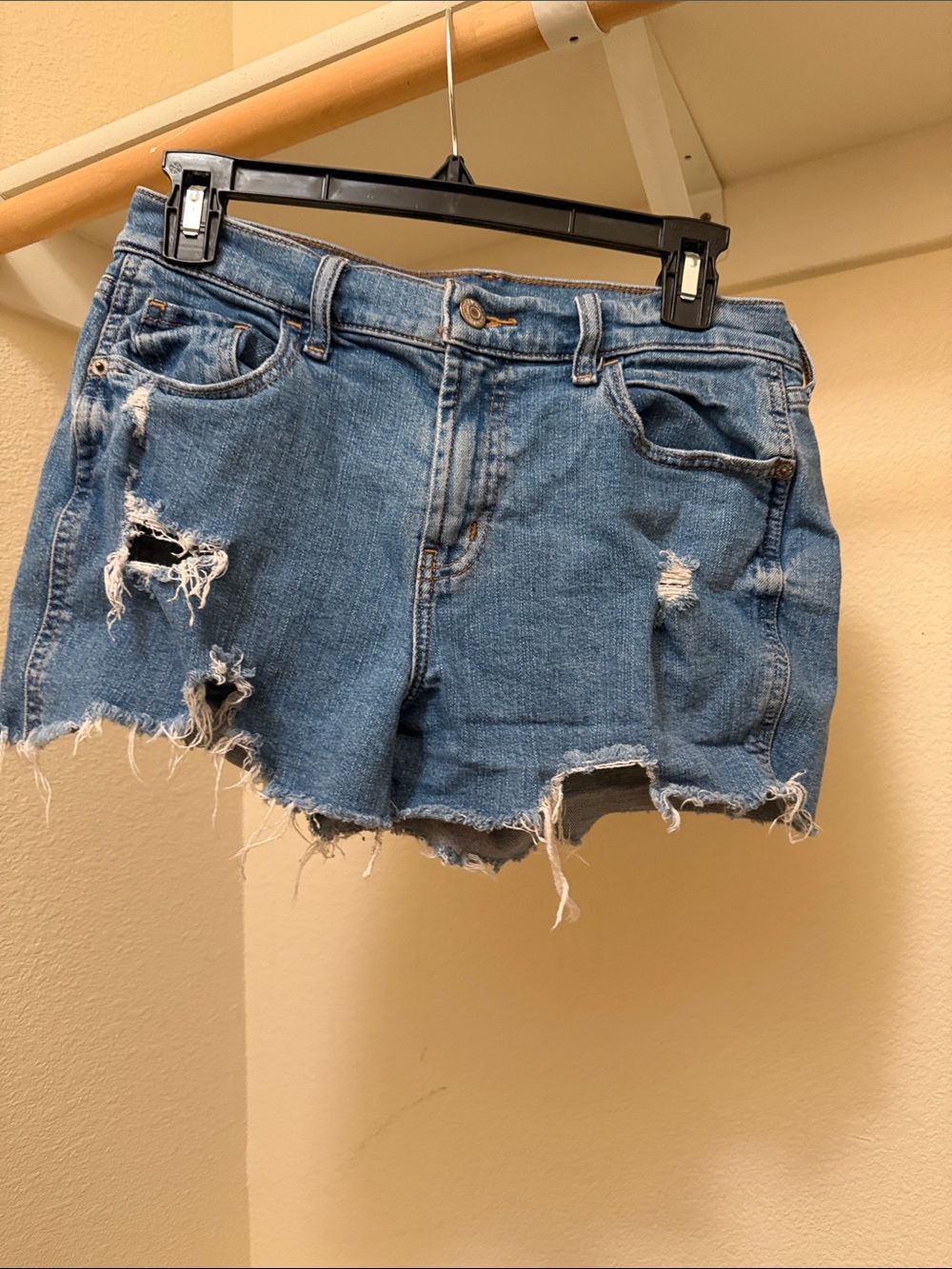 Old Navy Frayed Boyfriend Jean Shorts